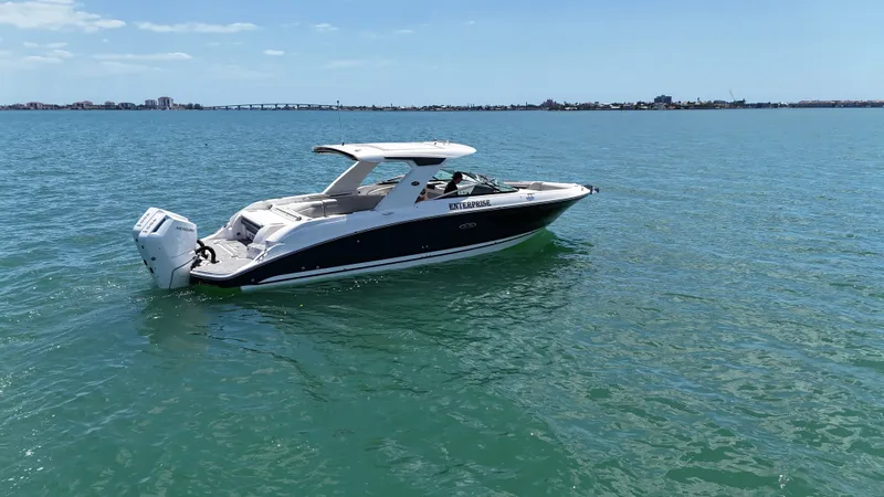 Slide: The Image of Sea Ray SLX 350 Outboard 2024 - 4