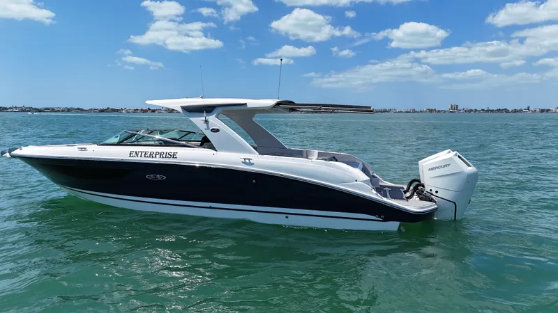 Slide: The Image of Sea Ray SLX 350 Outboard 2024 - 6