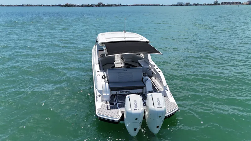 Slide: The Image of Sea Ray SLX 350 Outboard 2024 - 8
