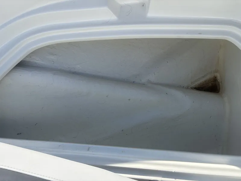 Slide: The Image of Bayliner M17 2023 - 10