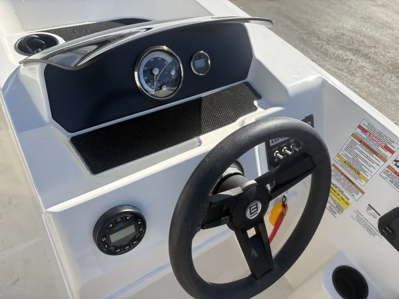 Slide: The Image of Bayliner M17 2023 - 13