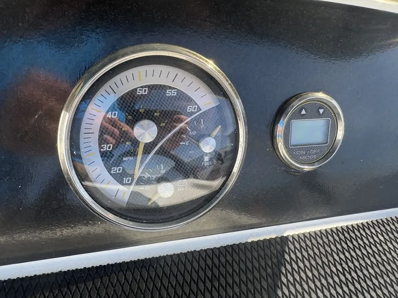 Slide: The Image of Bayliner M17 2023 - 14