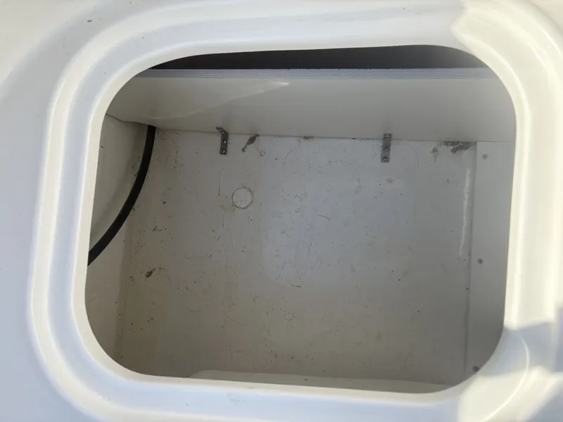 Slide: The Image of Bayliner M17 2023 - 18