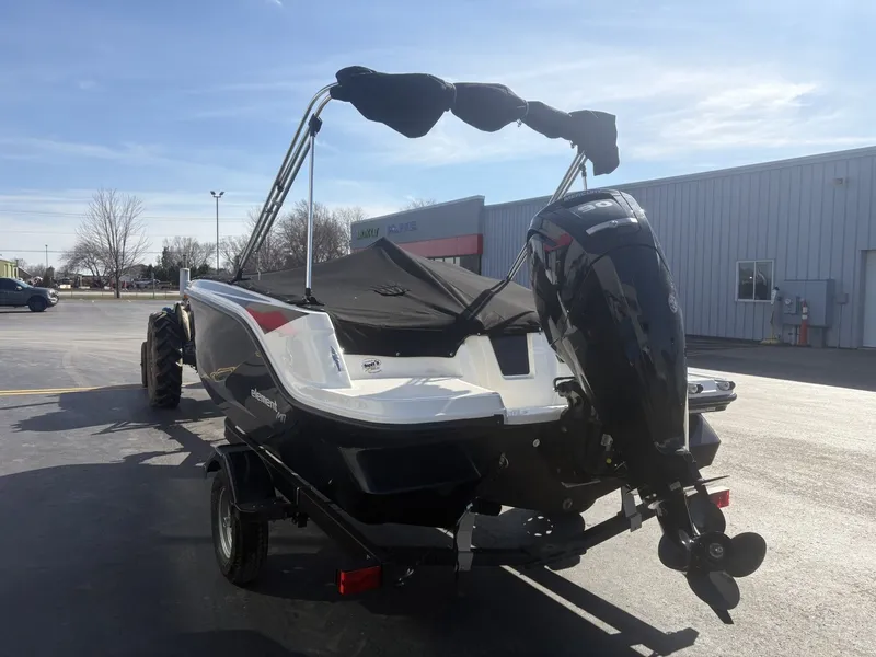 Slide: The Image of Bayliner M17 2023 - 3