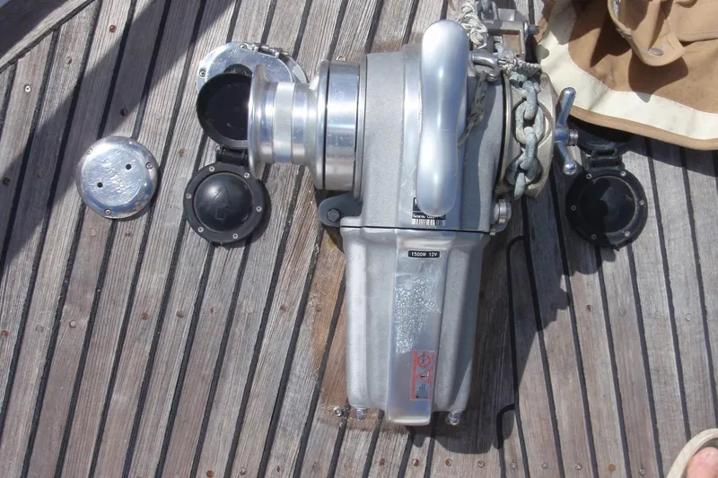 Slide: The Image of 1985 Ocean Alexander Europa Windless - 13