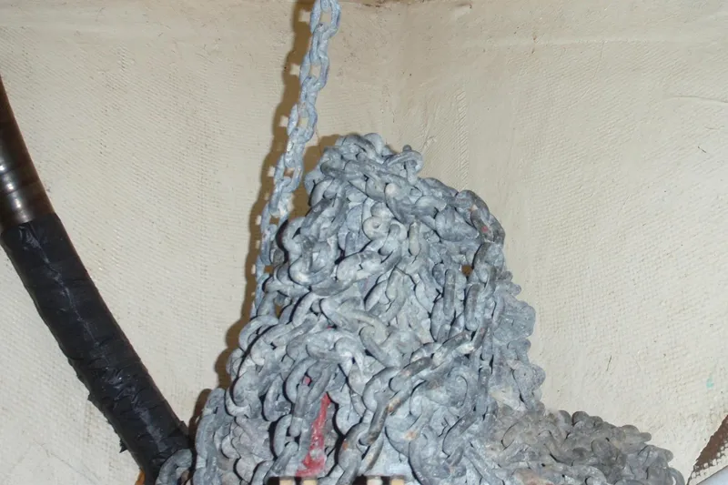 Slide: The Image of 1985 Ocean Alexander Anchor Chain - 14