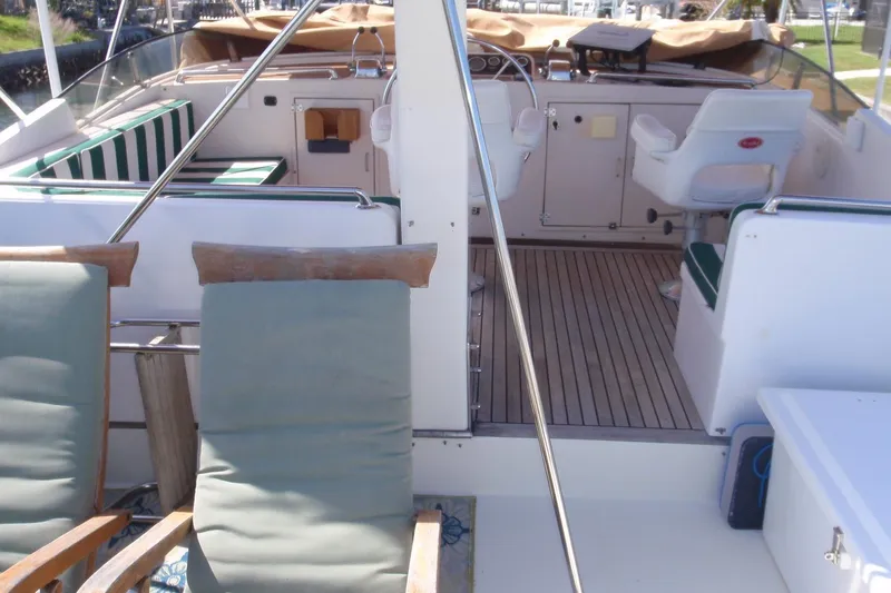 Slide: The Image of 1985 Ocean Alexander Upper Helm - 30