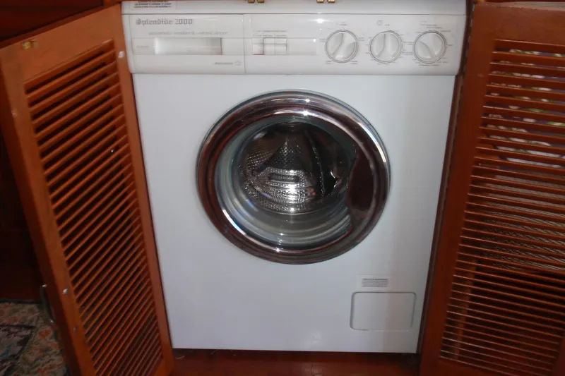 Slide: The Image of 1985 Ocean Alexander Europa Washer & Dryer - 39