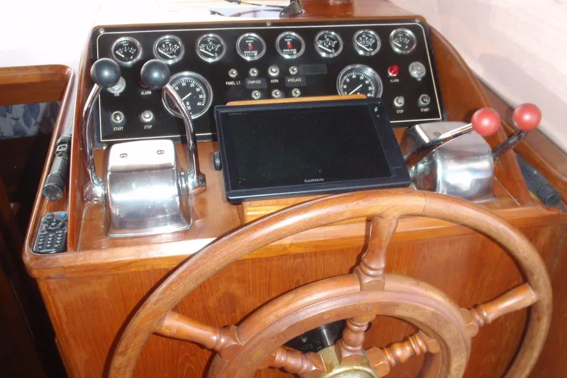 Slide: The Image of 1985 Ocean Alexander Europa Lower Helm - 43