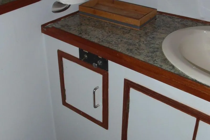 Slide: The Image of 1985 Ocean Alexander Europa Head - 57