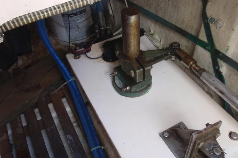 Slide: The Image of 1985 Ocean Alexander Europa Steering - 67