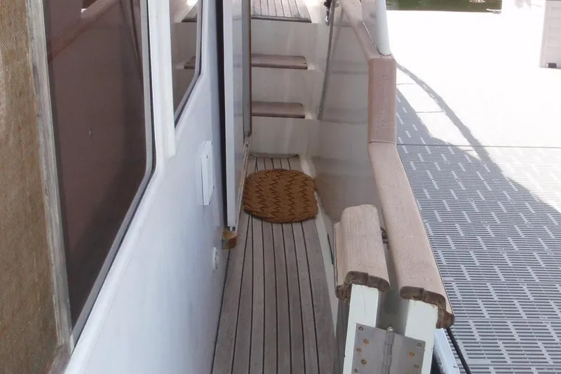 Slide: The Image of 1985 Ocean Alexander Starboard Side - 8