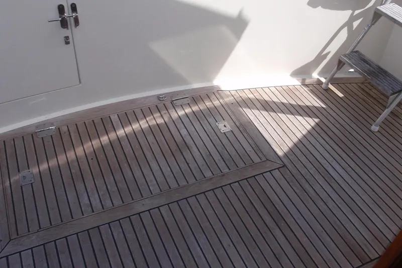 Slide: The Image of 1985 Ocean Alexander Europa Large Aft Deck - 80