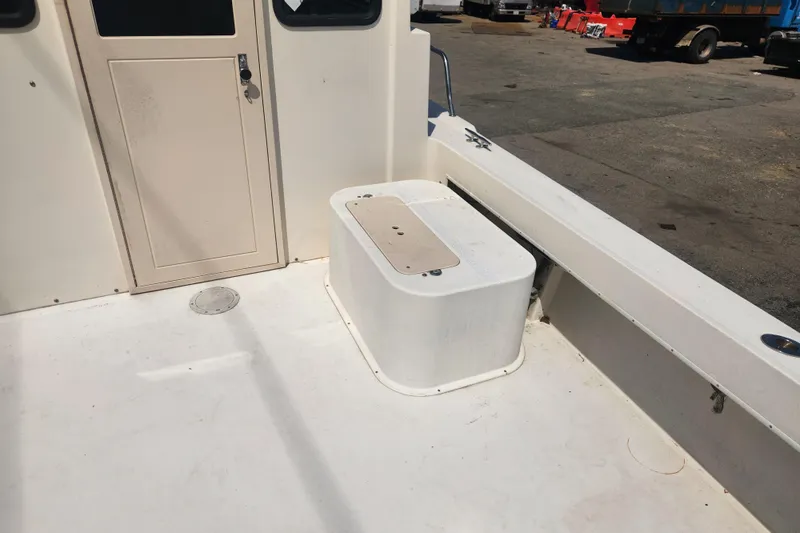 Slide: The Image of 2000 Austin Parker 2520 Cabin boat interior with storage compartment and door. - 6