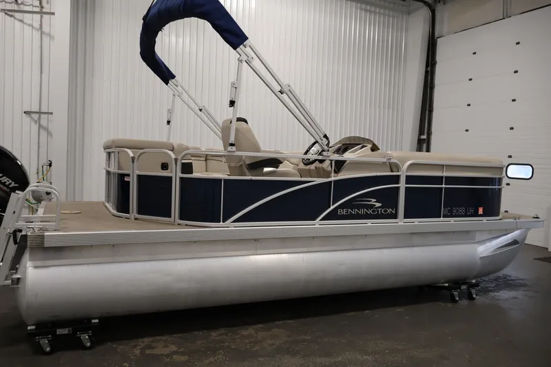 Slide: The Image of 2019 Bennington 20 SL pontoon boat in indoor storage. - 4