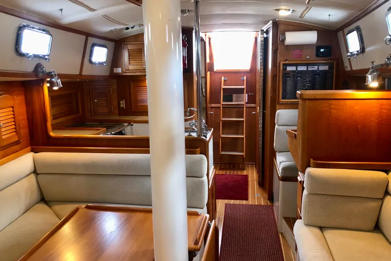 Slide: The Image of 1998 Pacific Seacraft 40 interior - 18