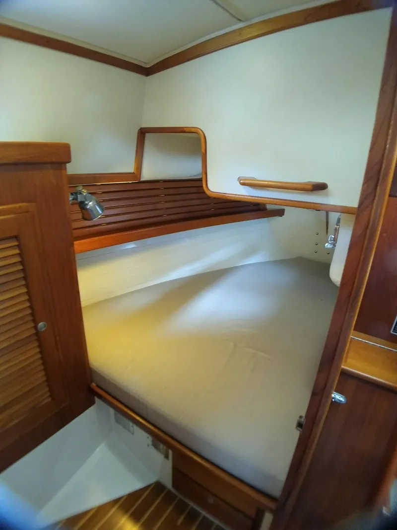 Slide: The Image of 1998 Pacific Seacraft 40 aft cabin - 20