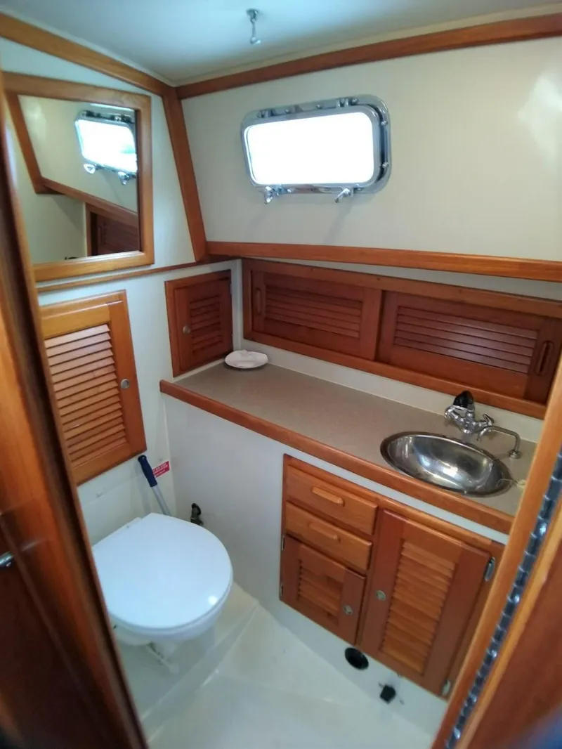 Slide: The Image of 1998 Pacific Seacraft 40 head - 22
