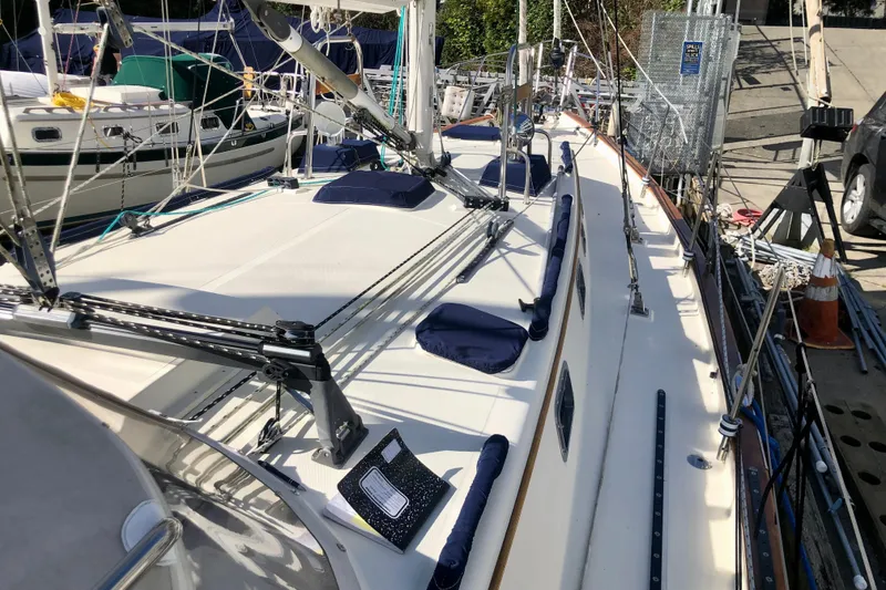 Slide: The Image of 1998 Pacific Seacraft 40 - 3