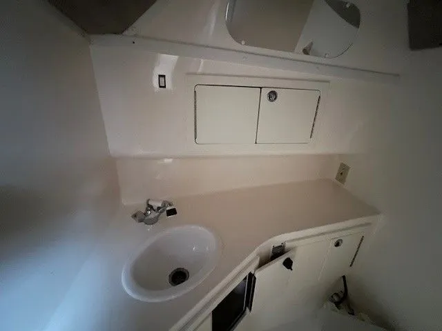 Slide: The Image of Interior of 2006 Carolina Classic 28FT boat, bathroom with sink. - 29