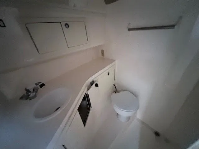 Slide: The Image of Interior of a 2006 Carolina Classic 28FT yacht, bathroom view. - 30