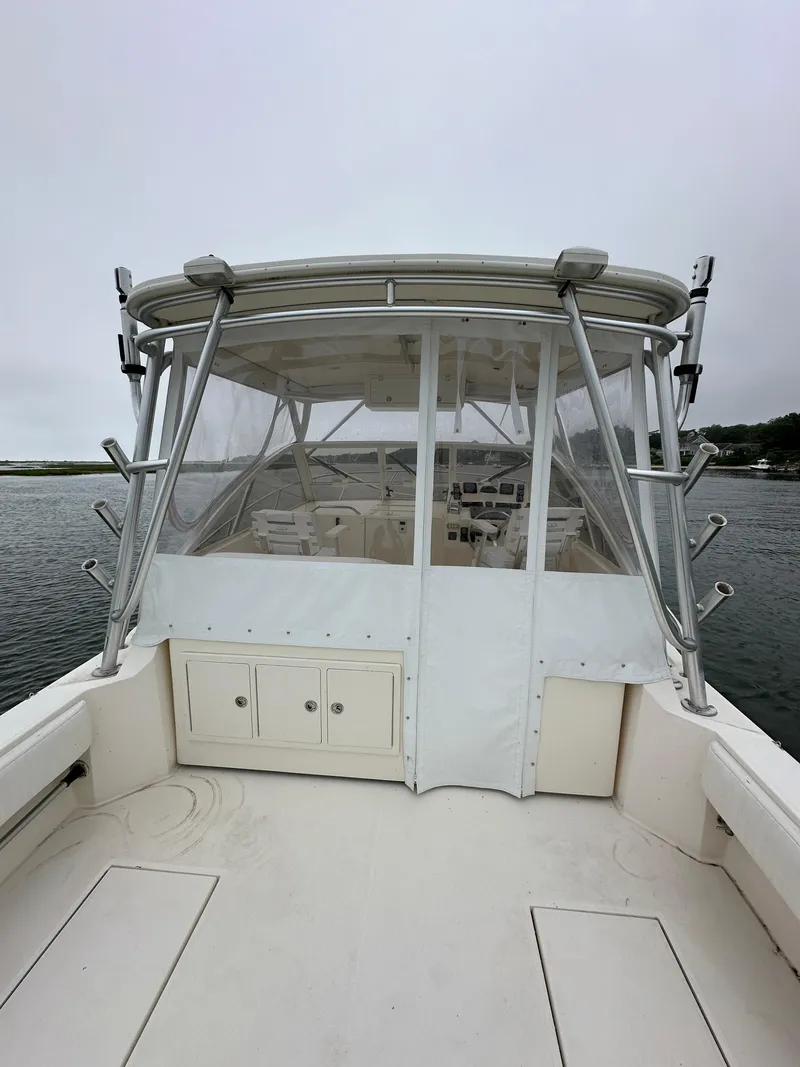 Slide: The Image of 2006 Carolina Classic 28FT boat with enclosed cabin on calm water. - 9