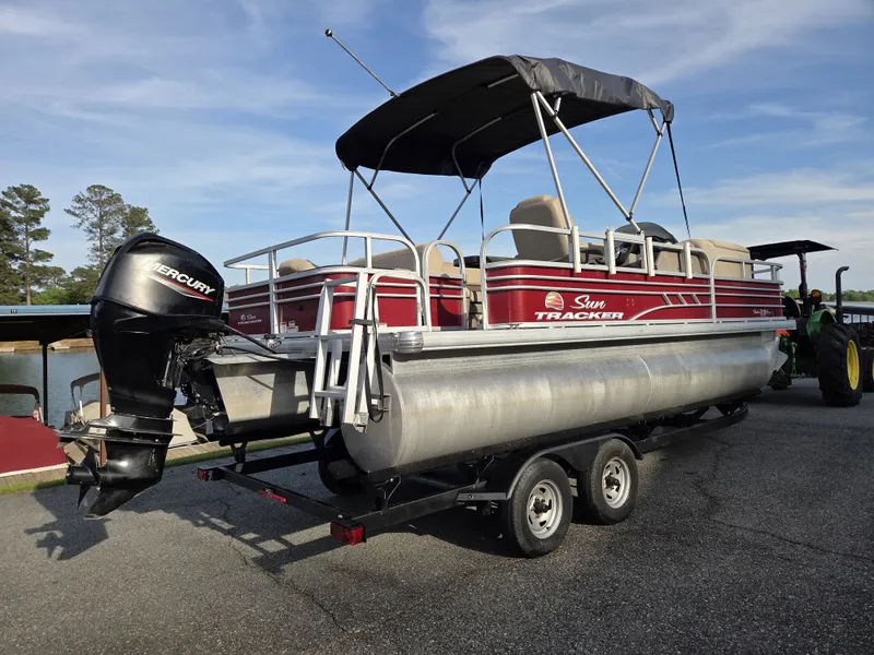 Slide: The Image of Sun Tracker Fishin' Barge 20 DLX 2021 - 3