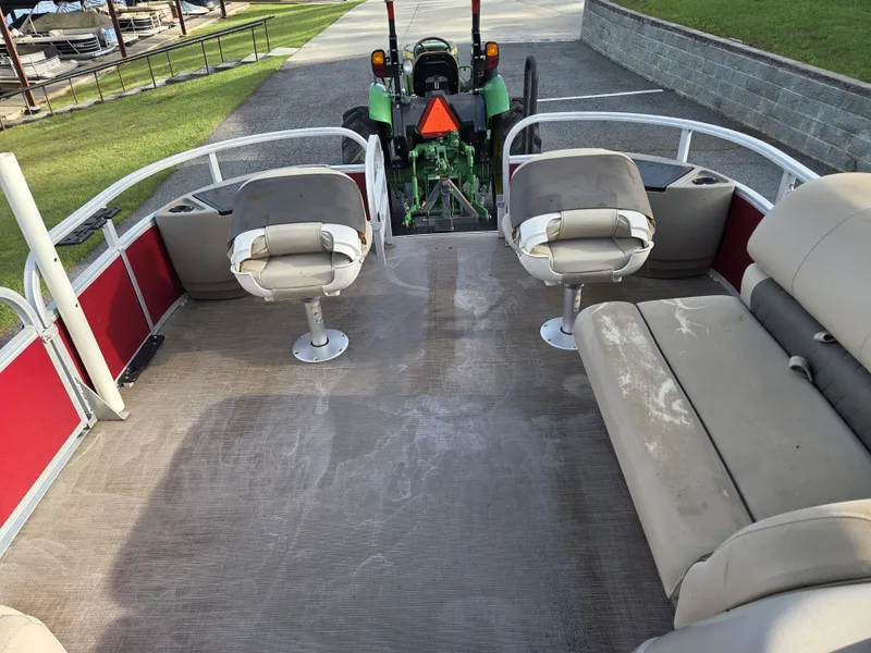 Slide: The Image of Sun Tracker Fishin' Barge 20 DLX 2021 - 6