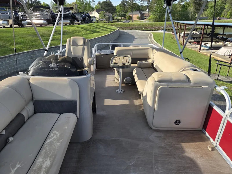 Slide: The Image of Sun Tracker Fishin' Barge 20 DLX 2021 - 7