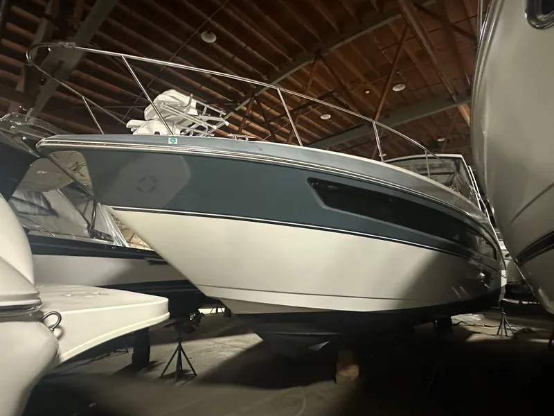 The Image of Cruisers 380 Express 2016 - 0