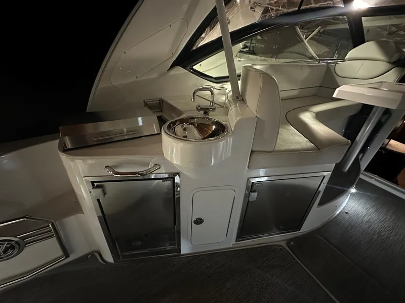 Slide: The Image of Cruisers 380 Express 2016 - 10