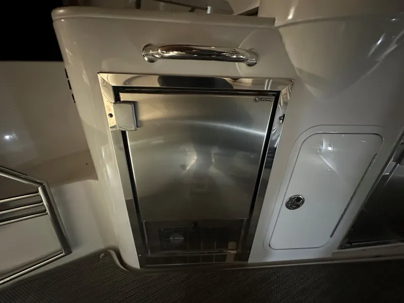 Slide: The Image of Cruisers 380 Express 2016 - 13