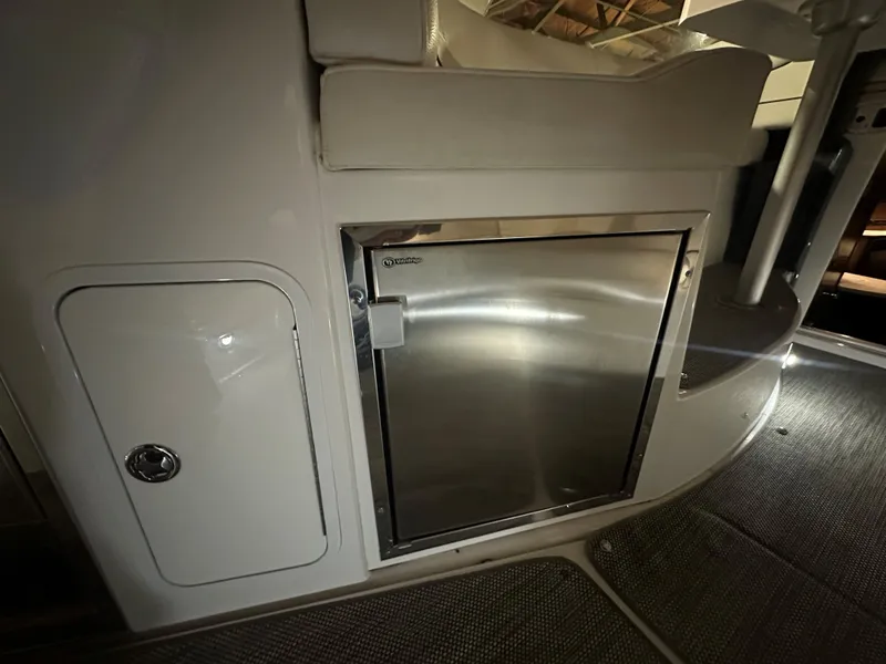 Slide: The Image of Cruisers 380 Express 2016 - 14