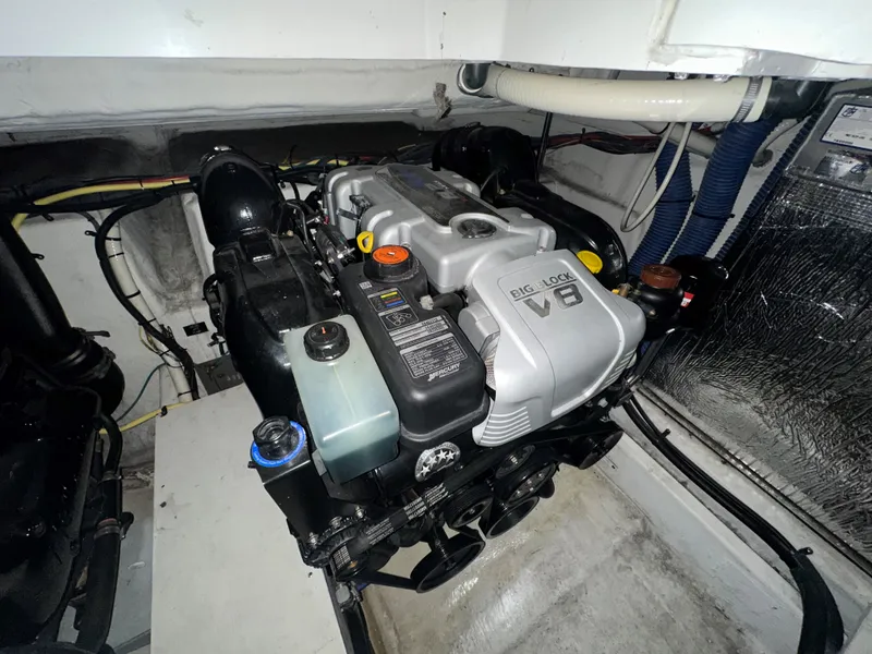 Slide: The Image of Cruisers 380 Express 2016 - 15