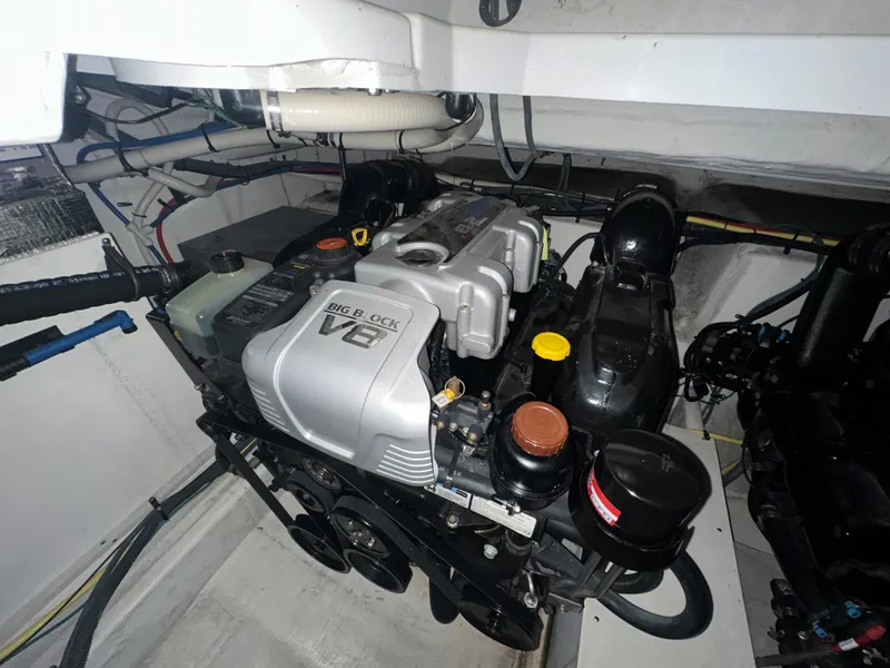 Slide: The Image of Cruisers 380 Express 2016 - 16