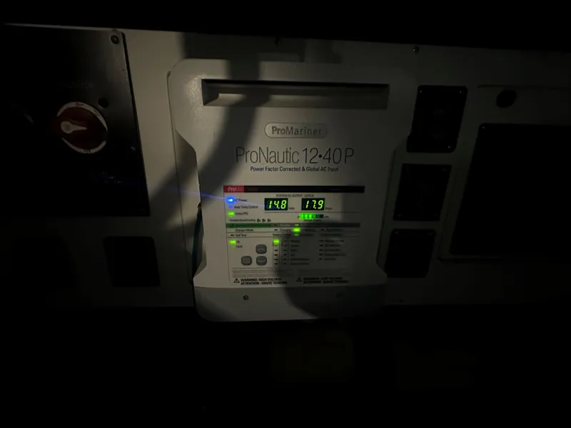 Slide: The Image of Cruisers 380 Express 2016 - 21