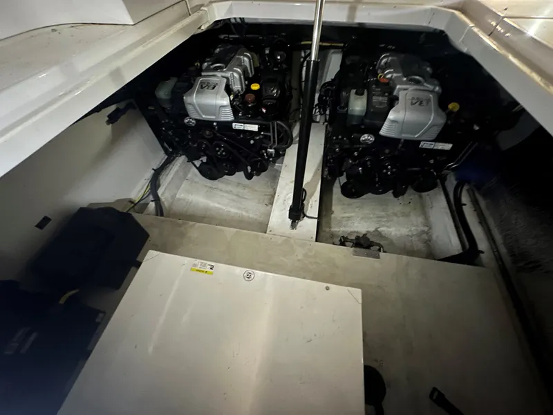 Slide: The Image of Cruisers 380 Express 2016 - 24