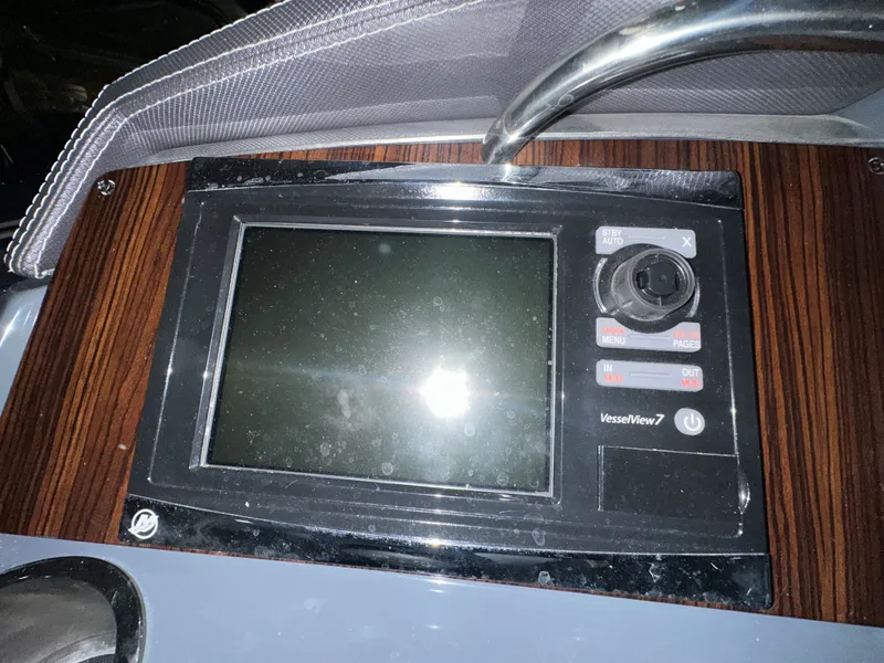 Slide: The Image of Cruisers 380 Express 2016 - 30