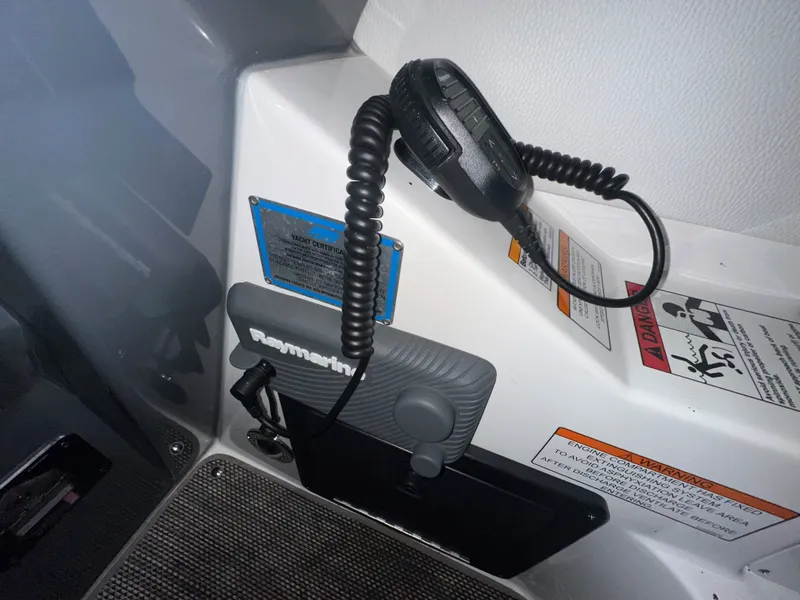 Slide: The Image of Cruisers 380 Express 2016 - 32