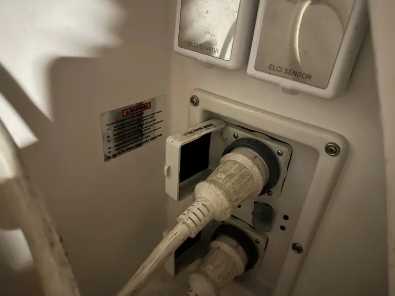 Slide: The Image of Cruisers 380 Express 2016 - 6