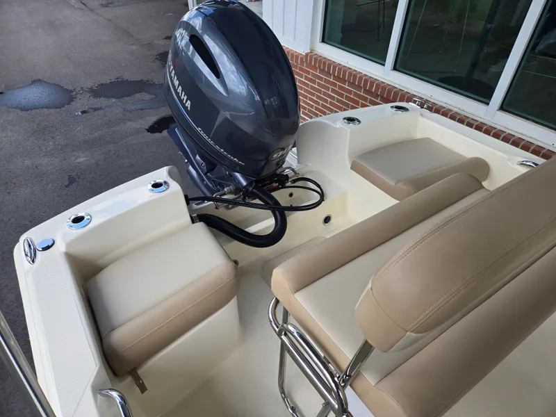 Slide: The Image of Scout 175 Sportfish 2024 - 1