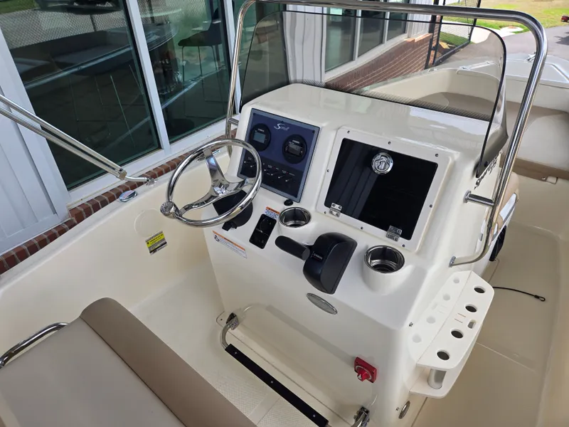 Slide: The Image of Scout 175 Sportfish 2024 - 4