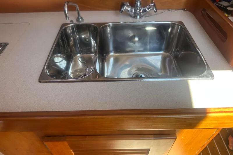 Slide: The Image of Throw ring & life jackets - 31