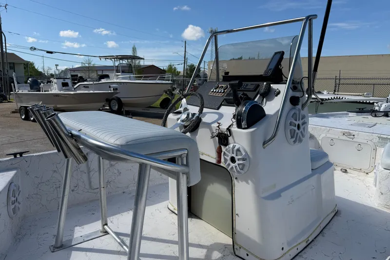 Slide: The Image of 2004 Kenner 1800 VISION boat interior with steering console and seating. - 13