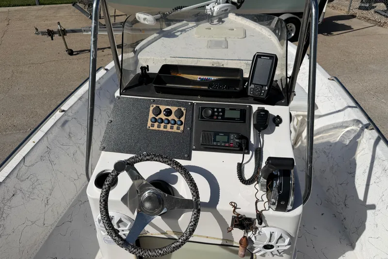 Slide: The Image of 2004 Kenner 1800 VISION boat console with steering wheel and navigation equipment. - 18