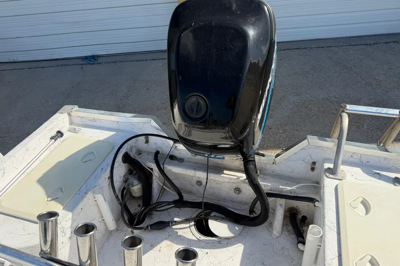 Slide: The Image of 2004 Kenner 1800 VISION boat with outboard motor and rod holders. - 25