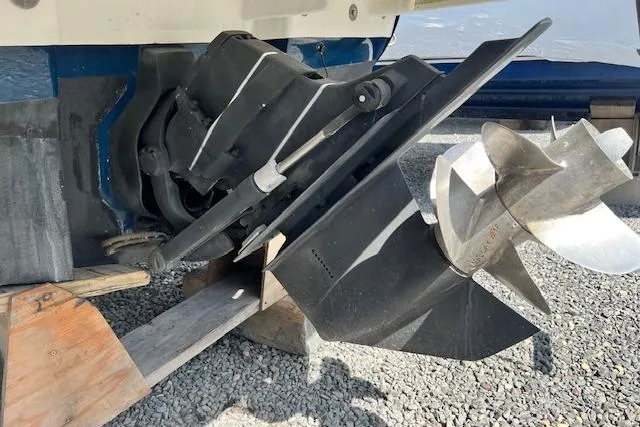 Slide: The Image of Outboard motor and propeller of a 2012 Sea Ray 220 Sundeck on gravel. - 21