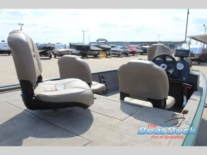 Slide: The Image of Tracker Bass Tracker Classic Limited 2026 - 10