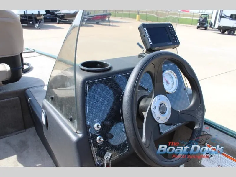 Slide: The Image of Tracker Bass Tracker Classic Limited 2026 - 12