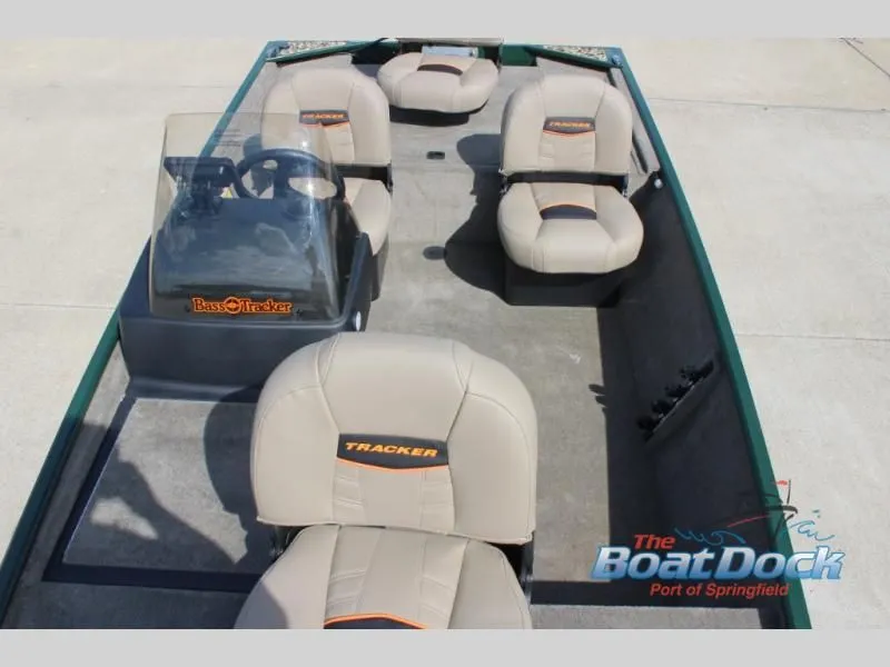 Slide: The Image of Tracker Bass Tracker Classic Limited 2026 - 14